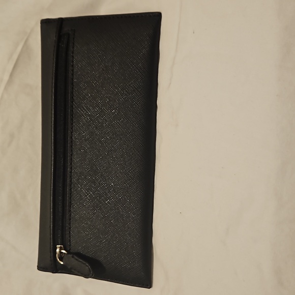 NWOT. DKNY WALLET - Picture 2 of 4